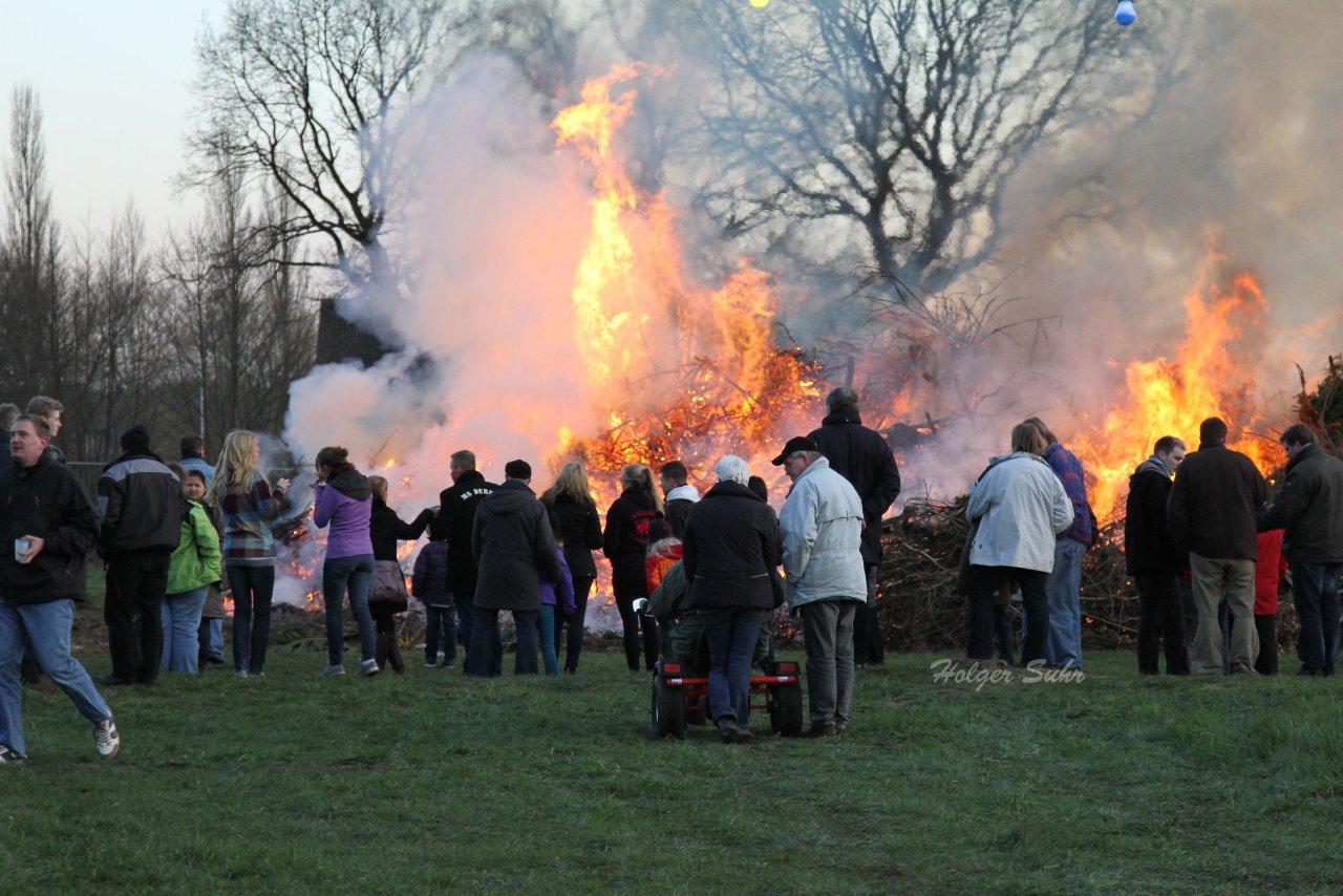 Bild 24 - Osterfeuer 2012